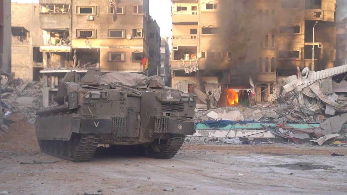 الدبابات الإسرائيلية تُحاصر المستشفى المعمداني